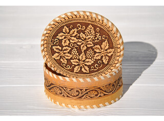 Шкатулка шитая