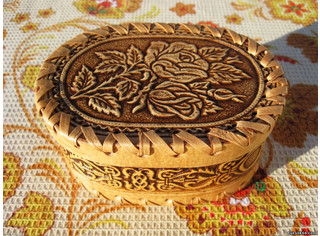 Шкатулка шитая овальная 