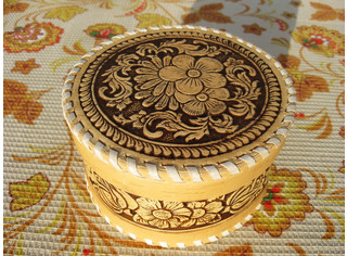 Шкатулка шитая круглая