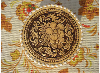 Шкатулка шитая круглая