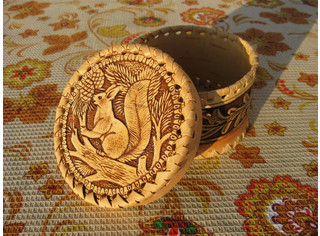 Шкатулка шитая круглая 