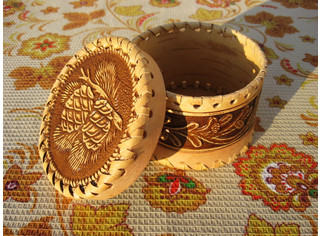 Шкатулка шитая круглая 