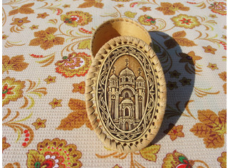 Шкатулка шитая овальная