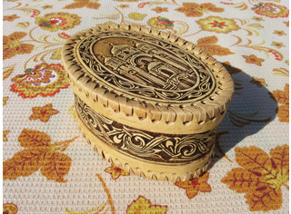 Шкатулка шитая овальная