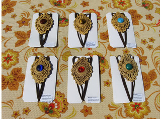 Кулон из бересты с камнем 