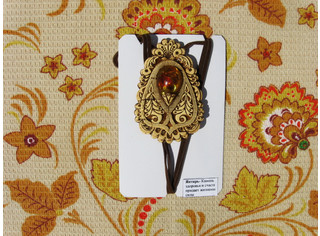 Кулон из бересты с камнем 