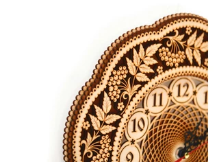 Часы резные 