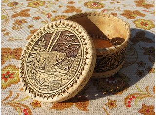 Кликните для увеличения изображения Шкатулка шитая круглая