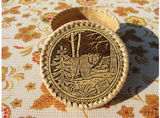 Шкатулка шитая круглая