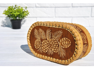 Шкатулка шитая овальная 