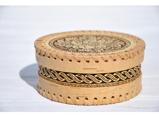 Шкатулка шитая круглая