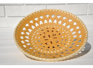 Тарелка резная