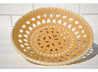 Тарелка резная