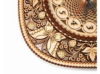 Часы резные 