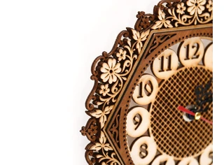 Часы резные 