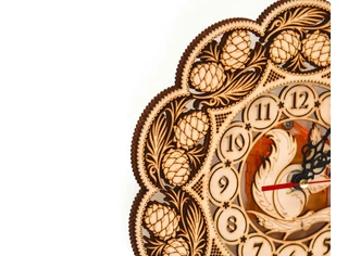 Часы резные 