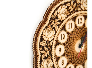 Часы резные 